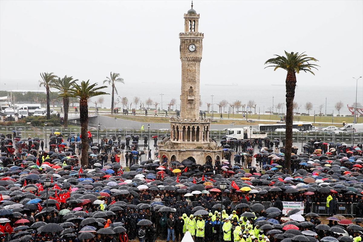 İzmir, şehit polis Fethi Sekin'i son yolculuğuna uğurladı - 13