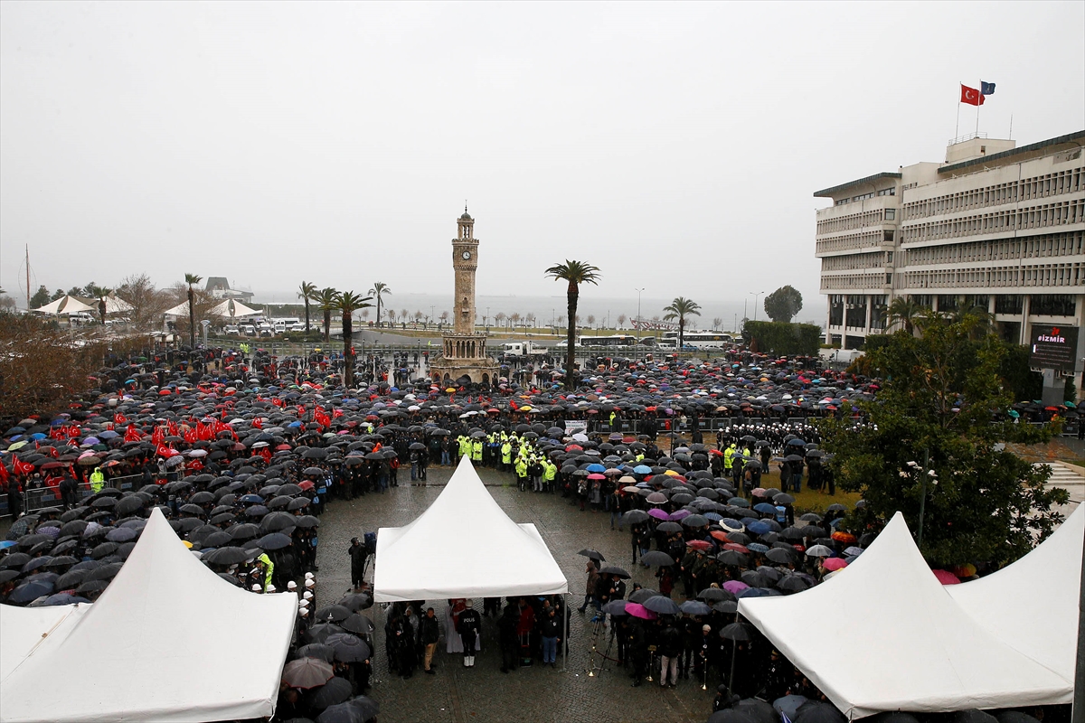 İzmir, şehit polis Fethi Sekin'i son yolculuğuna uğurladı - 14