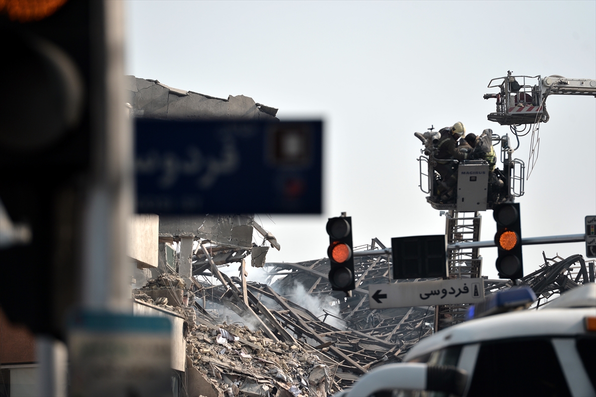 Tahran'da 17 katlı iş yeri çöktü - 8