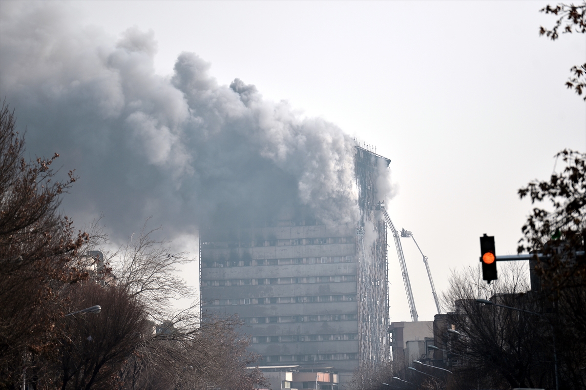 Tahran'da 17 katlı iş yeri çöktü - 12