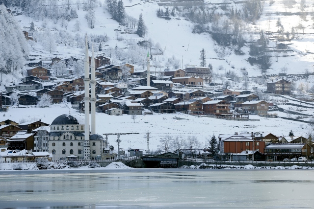Uzungöl kışın da misafirlerini bekliyor - 337