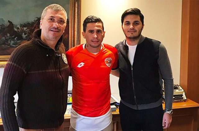 Başakşehir, dünyaca ünlü yıldıza imza attırdı! - 7