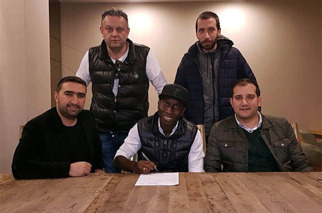 Başakşehir, dünyaca ünlü yıldıza imza attırdı! - 8