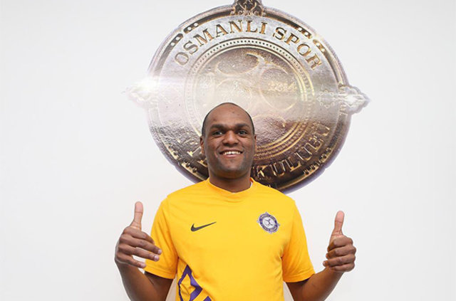 Başakşehir, dünyaca ünlü yıldıza imza attırdı! - 11