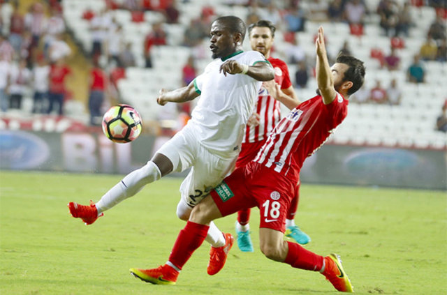 Başakşehir, dünyaca ünlü yıldıza imza attırdı! - 16