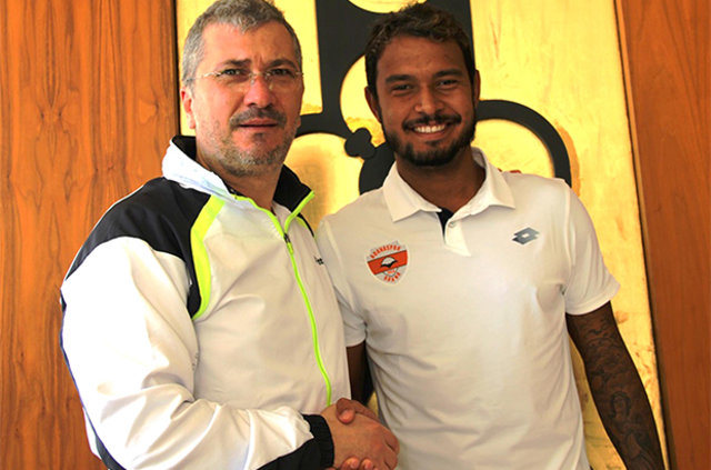 Başakşehir, dünyaca ünlü yıldıza imza attırdı! - 62