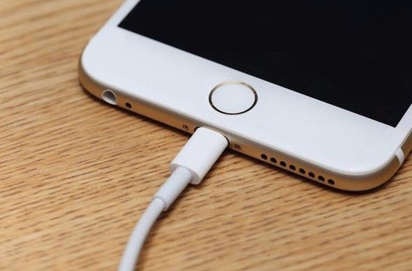 Telefonu gece şarjda bırakmak piline zarar verir mi? İşte doğru bildiğimiz yanlışlar! - 1