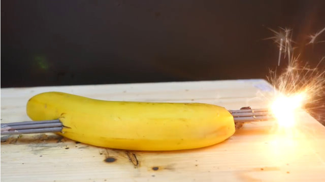 Maytap geçirdiği şeyleri ateşe verdi! - 27