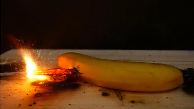 Maytap geçirdiği şeyleri ateşe verdi! - 31