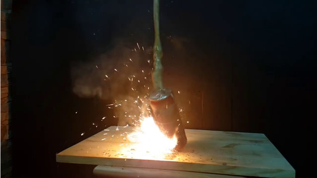 Maytap geçirdiği şeyleri ateşe verdi! - 51