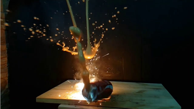 Maytap geçirdiği şeyleri ateşe verdi! - 53