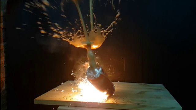 Maytap geçirdiği şeyleri ateşe verdi! - 52