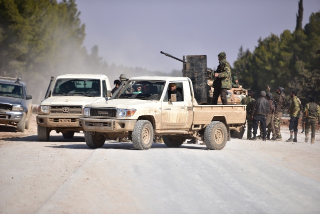 Muhalifler sivillere sığınak oldu - 33