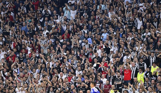 Derbiye bilet bulamadılar, gece tırmanıp stada girdiler! - 8