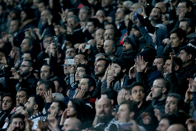 Derbiye bilet bulamadılar, gece tırmanıp stada girdiler! - 5