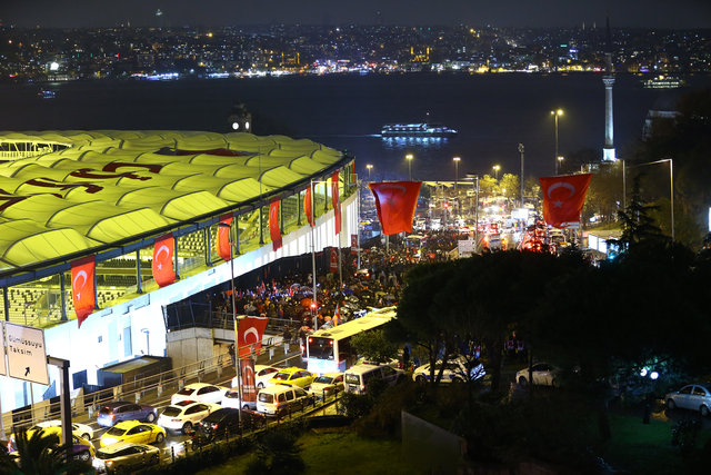 Derbiye bilet bulamadılar, gece tırmanıp stada girdiler! - 6