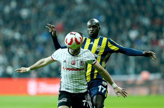 Derbiye bilet bulamadılar, gece tırmanıp stada girdiler! - 12