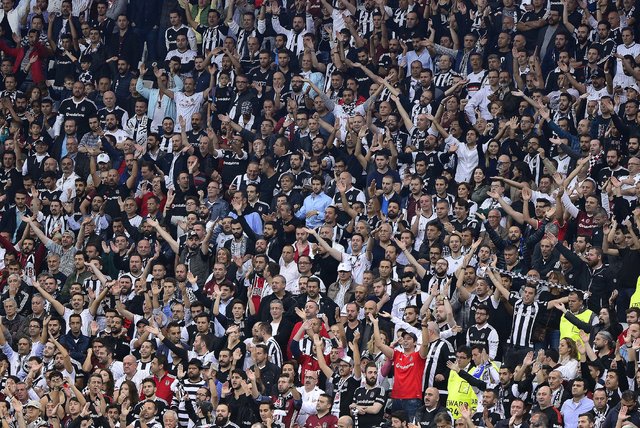 Derbiye bilet bulamadılar, gece tırmanıp stada girdiler! - 13