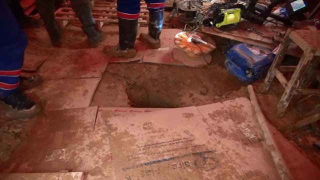 Beykoz'da kuyuya düşen köpek böyle kurtarıldı - 8