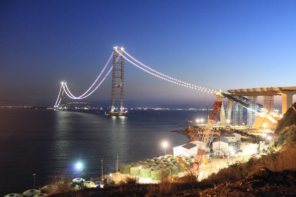 Körfez geçiş köprüsü ışıklandırıldı - 1