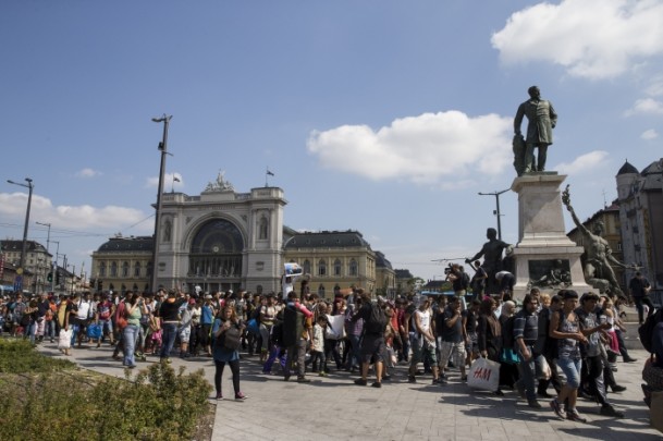 Macaristan'daki göçmeler Avusturya'ya ilerliyor - 2