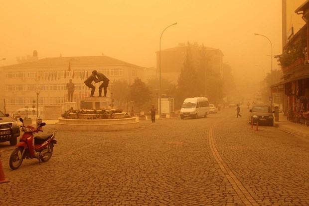 Hatay ve Gaziantep sarıya büründü - 1