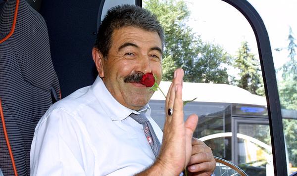 Doğu'ya giden yolculara gül dağıttılar - 9