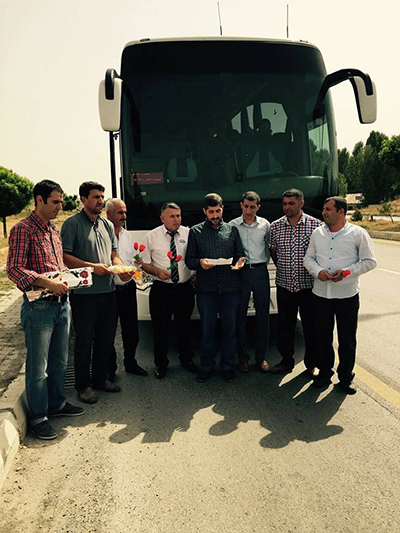 Doğu'ya giden yolculara gül dağıttılar - 11