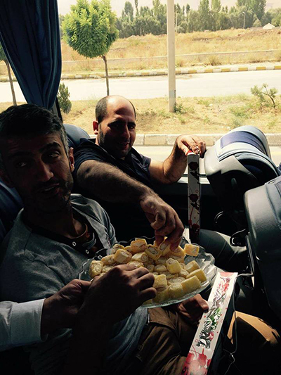 Doğu'ya giden yolculara gül dağıttılar - 13