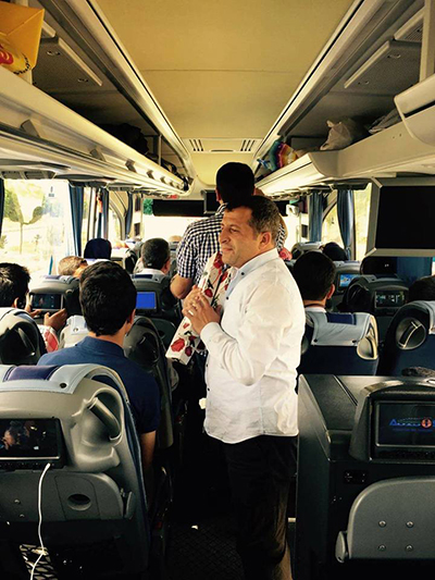 Doğu'ya giden yolculara gül dağıttılar - 14