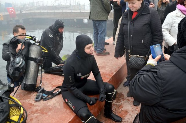 Kocaeli'de belediye başkanı bir anda denize atladı! - 15