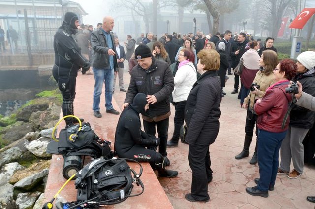 Kocaeli'de belediye başkanı bir anda denize atladı! - 17