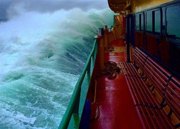 Dalgaların ortasında kalınca... - 2