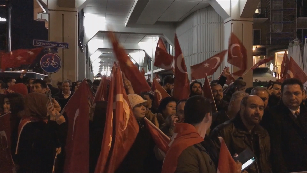 Türkler sokakta! Hollanda'dan görüntüler! - 858