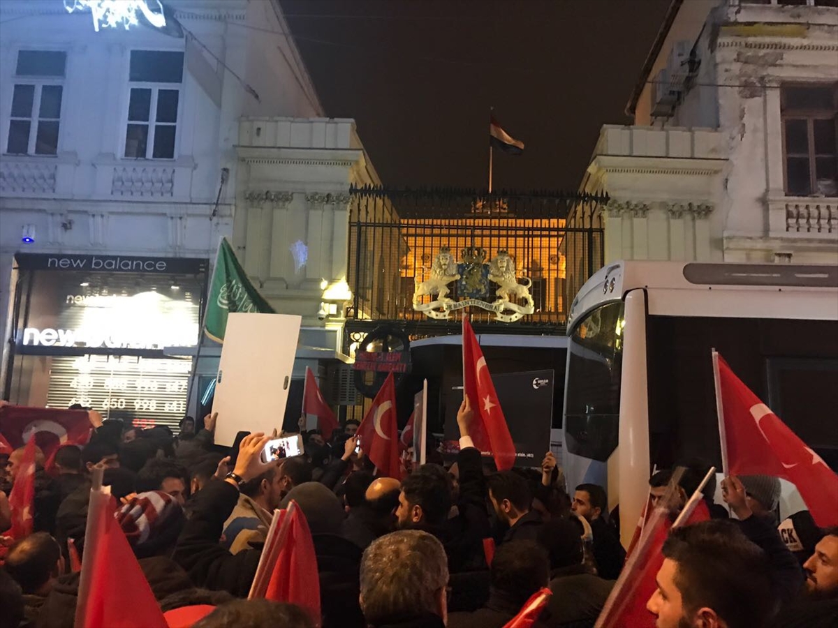 Hollanda'nın İstanbul Başkonsolosluğu önünde protesto! - 594