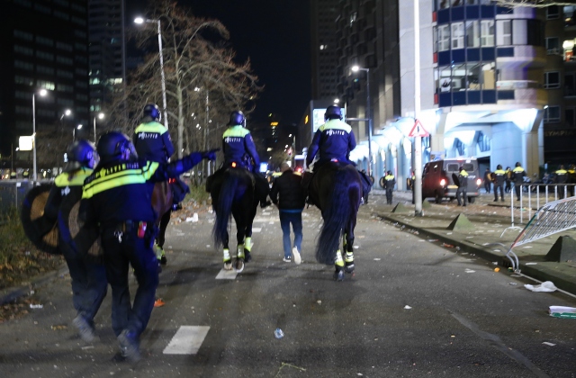 Hollanda'da Türk vatandaşlarına polis köpekli müdahale - 9