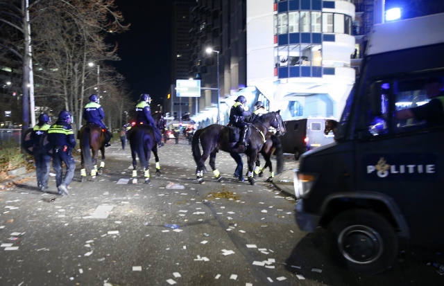 Hollanda'da Türk vatandaşlarına polis köpekli müdahale - 8