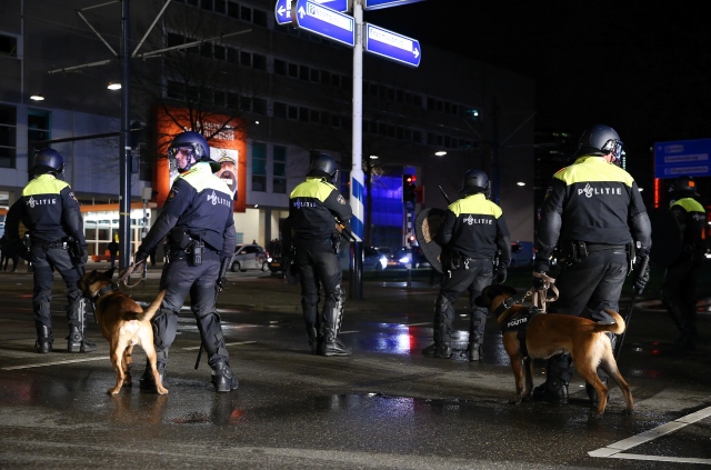 Hollanda'da Türk vatandaşlarına polis köpekli müdahale - 12