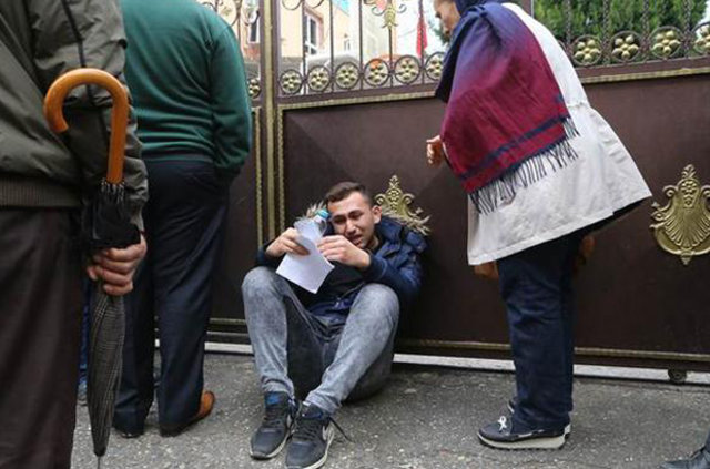 YGS sınavını kaçıranlar gözyaşlarına boğuldu - 4