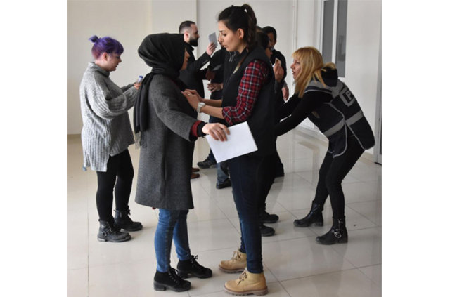 YGS sınavını kaçıranlar gözyaşlarına boğuldu - 5