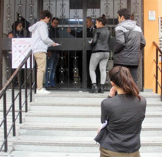 YGS sınavını kaçıranlar gözyaşlarına boğuldu - 12