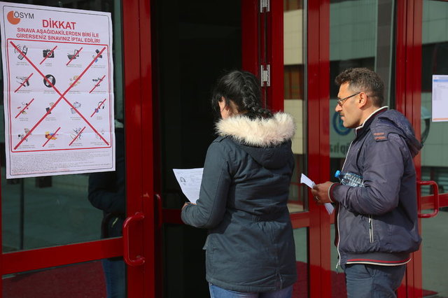 YGS sınavını kaçıranlar gözyaşlarına boğuldu - 24