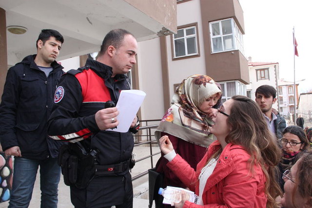 YGS sınavını kaçıranlar gözyaşlarına boğuldu - 23