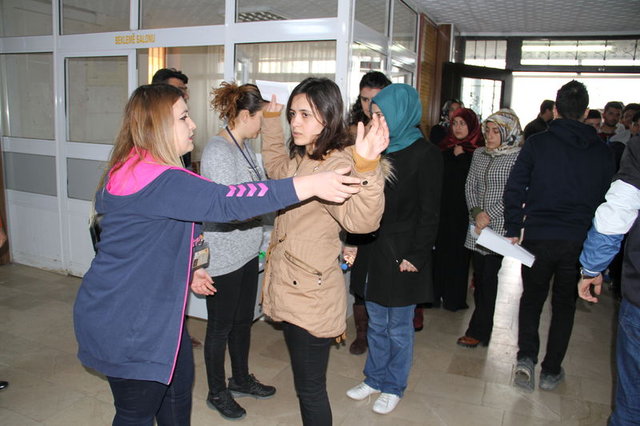 YGS sınavını kaçıranlar gözyaşlarına boğuldu - 29