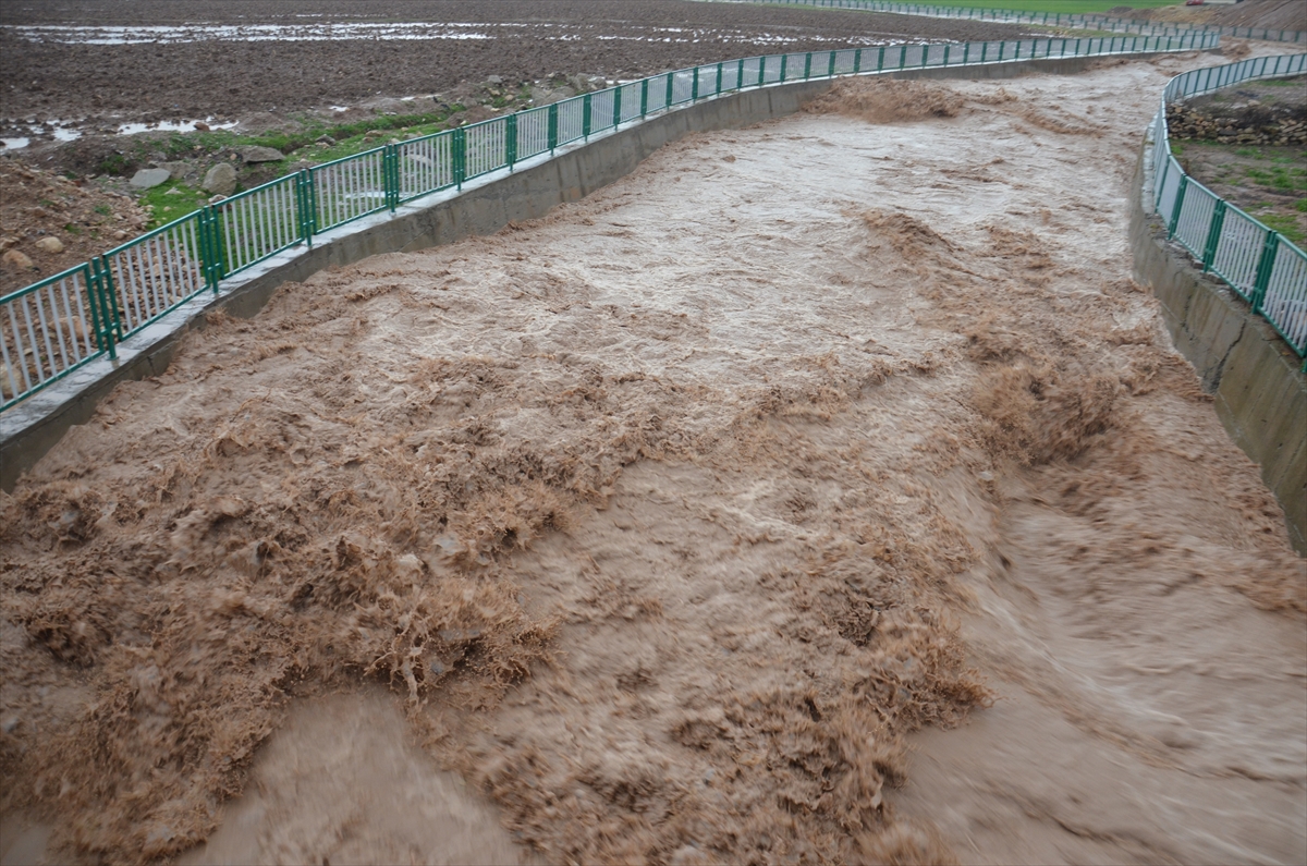 Siirt'te evleri su bastı - 1