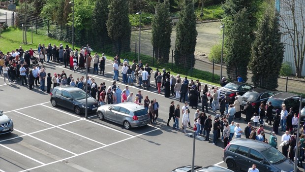 Almanya'daki sandıklarda uzun kuyruklar oluştu - 7