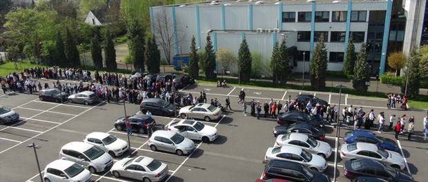 Almanya'daki sandıklarda uzun kuyruklar oluştu - 8