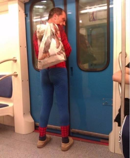 Metroda ilginç görüntü! Bu kadarı da 'pes' dedirtti! - 3