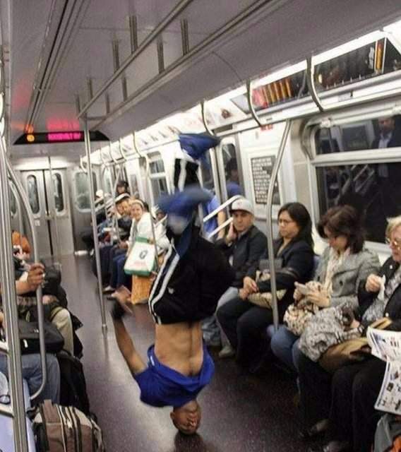 Metroda ilginç görüntü! Bu kadarı da 'pes' dedirtti! - 7