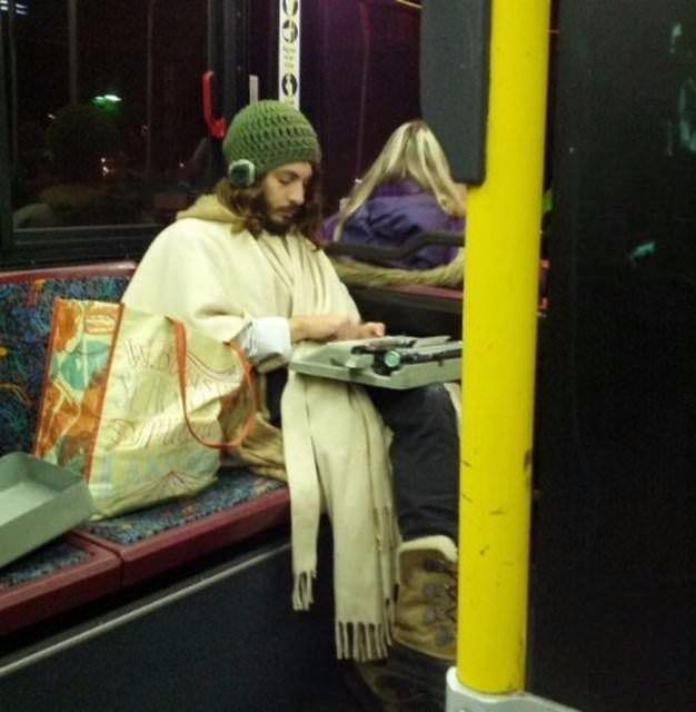 Metroda ilginç görüntü! Bu kadarı da 'pes' dedirtti! - 18